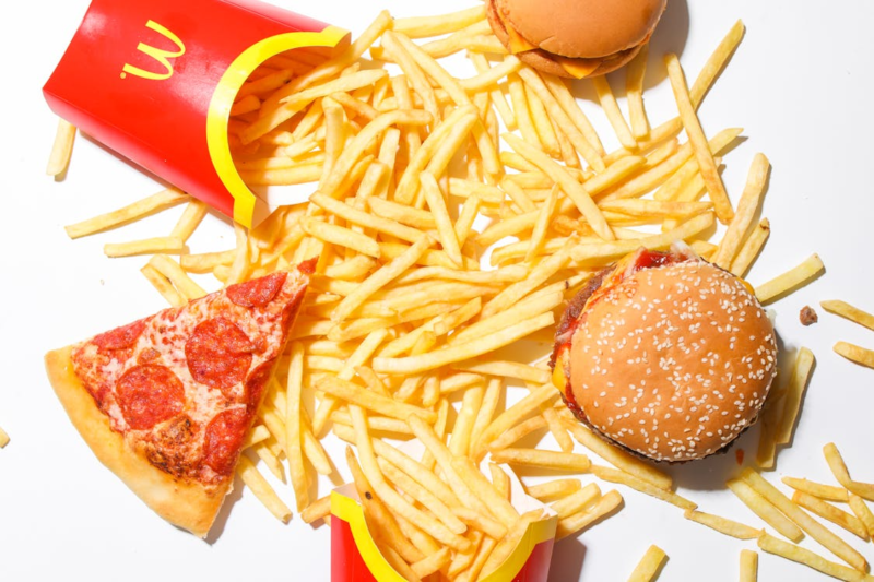 This Fast Food Meal Seems Ordinary Until You Notice the Inside